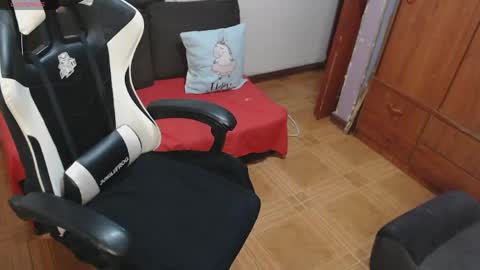 adams_mel online show from May 19, 12:49 am