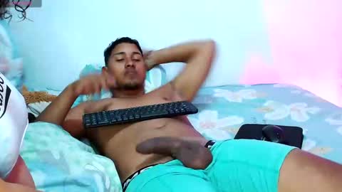 ADAMS Y NIKI online show from February 14, 4:47 am