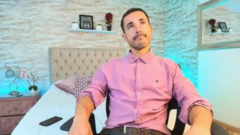 Im Adams Sanz online show from February 6, 8:12 pm