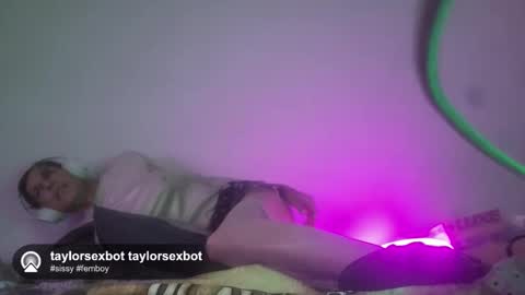 TaylorSexbot online show from May 14, 11:50 am