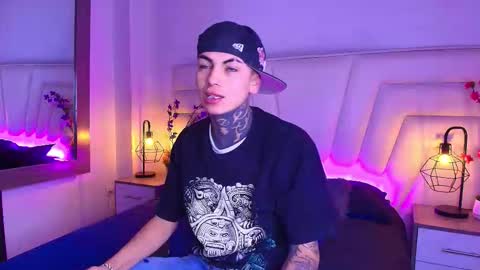 AdamsWalkerr  online show from February 5, 11:48 am