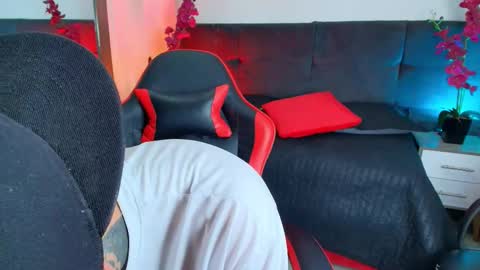 Snapshot of adamswalkerr_ chatting on March 29, 1:05 am AdamsWalkerr online show from March 29, 1:05 am