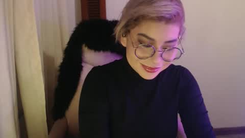 Snapshot of adan_romanoff chatting on April 7, 5:30 am adan_romanoff online show from April 7, 5:30 am