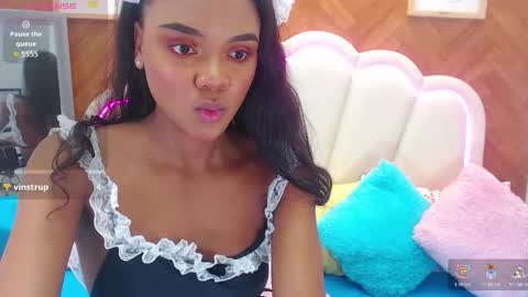 adarose_ online show from May 7, 10:15 pm