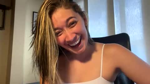 Snapshot of adarussell chatting on February 23, 6:27 pm Adda online show from February 23, 6:27 pm