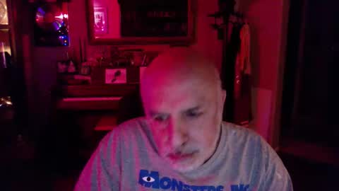 Snapshot of add_me_2 chatting on December 15, 7:56 am add_me_2 online show from December 15, 7:56 am