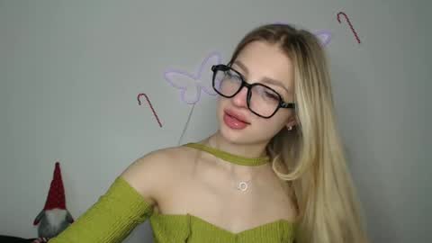 Snapshot of addie_collins chatting on December 18, 11:45 am Kristina online show from December 18, 11:45 am