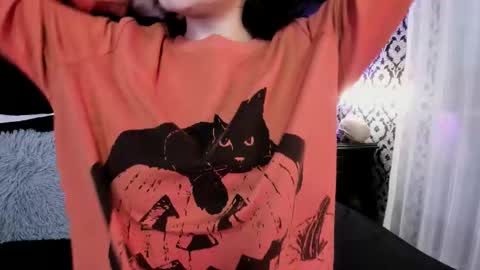 Snapshot of adeelinee chatting on October 2, 7:54 pm Ade online show from October 2, 7:54 pm