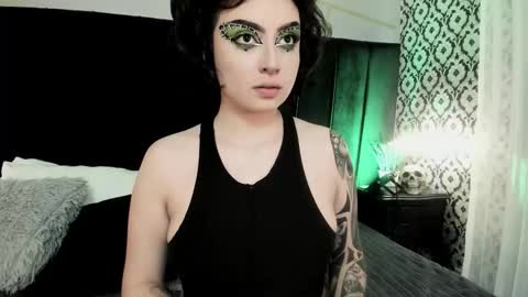 Snapshot of adeelinee chatting on October 21, 8:09 pm Ade online show from October 21, 8:09 pm