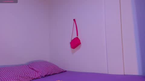 Snapshot of adela_parker chatting on February 18, 6:58 pm Adela Parker online show from February 18, 6:58 pm