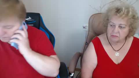 Snapshot of adelandsofia chatting on September 17, 6:26 am AdelAndSofia online show from September 17, 6:26 am