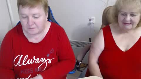 Snapshot of adelandsofia chatting on December 1, 3:50 pm AdelAndSofia online show from December 1, 3:50 pm