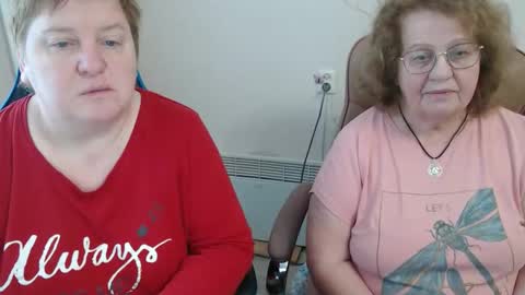 Snapshot of adelandsofia chatting on January 13, 9:47 am AdelAndSofia online show from January 13, 9:47 am