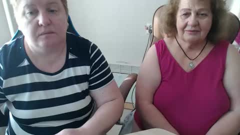 Snapshot of adelandsofia chatting on January 14, 9:26 am AdelAndSofia online show from January 14, 9:26 am