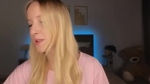 Adele online show from March 19, 9:08 pm