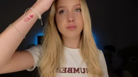 Adele online show from March 29, 9:04 pm