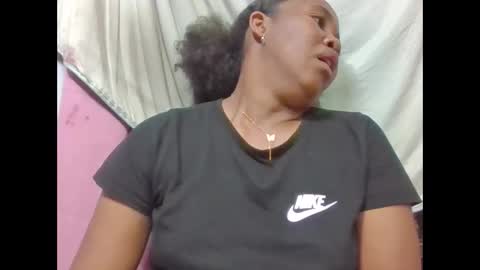 Snapshot of adelealy chatting on February 25, 5:06 am adelealy online show from February 25, 5:06 am