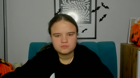 adelecruzz online show from November 2, 8:06 am