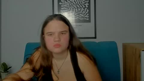 adelecruzz online show from February 18, 8:10 am