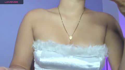 Snapshot of adelefoxx chatting on December 7, 12:35 pm AdeleFoxx online show from December 7, 12:35 pm