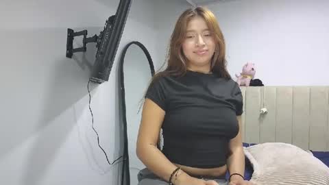 Snapshot of adelein_foxxx chatting on February 10, 1:43 am adellein foxx online show from February 10, 1:43 am