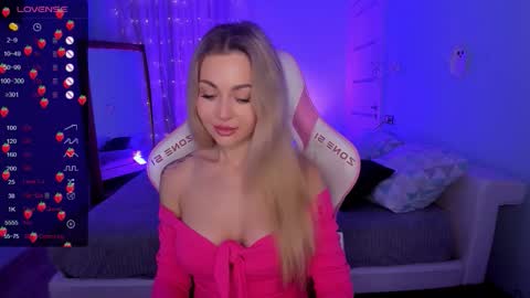 Snapshot of adeleroberts chatting on November 24, 2:11 am Adele online show from November 24, 2:11 am