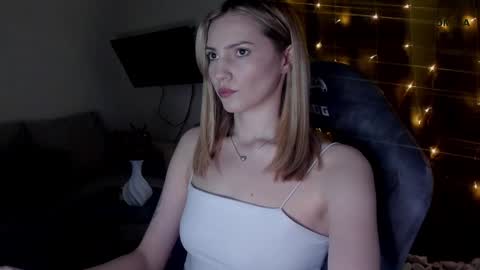 Snapshot of adeleshinem chatting on January 20, 5:48 am Adele Shine online show from January 20, 5:48 am