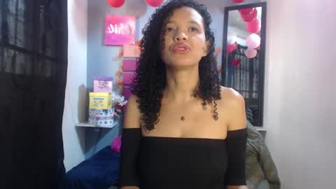 Snapshot of adeleth_blue chatting on September 24, 12:19 pm Adeleth online show from September 24, 12:19 pm