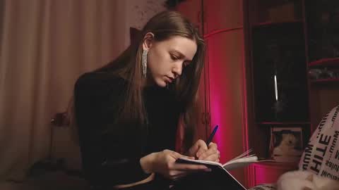 Snapshot of adelin_maxwell chatting on March 9, 2:21 pm Lina online show from March 9, 2:21 pm