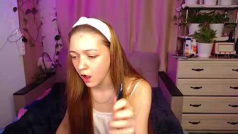 Snapshot of adelin_maxwell chatting on February 19, 2:46 pm Lina online show from February 19, 2:46 pm