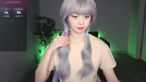 adelina__flower online show from May 1, 2:27 am