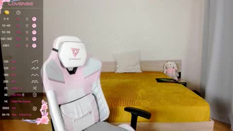 Snapshot of adelina_cowell chatting on September 22, 9:55 am Adelina online show from September 22, 9:55 am