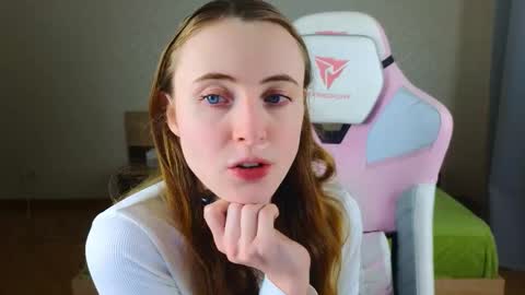 Snapshot of adelina_cowell chatting on December 16, 9:36 am Adelina online show from December 16, 9:36 am