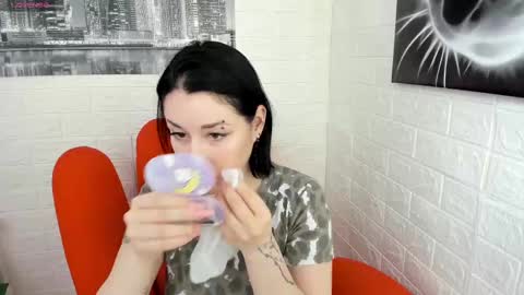 Snapshot of adell_berry chatting on February 21, 8:18 am Adel online show from February 21, 8:18 am