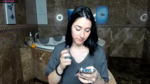 Snapshot of adell_berry chatting on October 4, 2:53 am Adel online show from October 4, 2:53 am