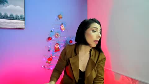 Snapshot of adellelennox_cg chatting on December 31, 11:09 am Adelle online show from December 31, 11:09 am