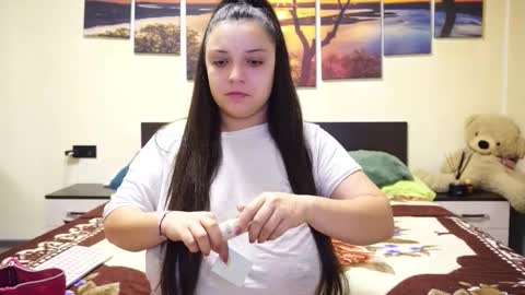 Adellineee online show from December 3, 9:57 pm