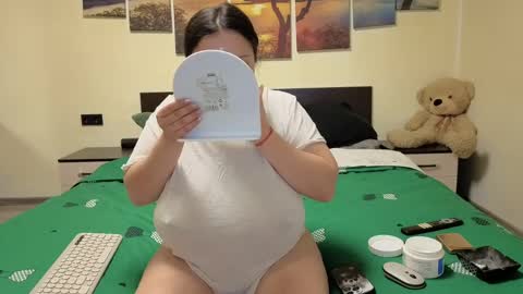 Adellineee online show from April 3, 8:29 pm