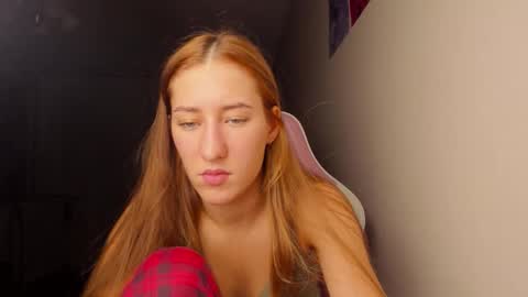 Snapshot of adellqueen chatting on December 19, 10:39 pm Adell online show from December 19, 10:39 pm