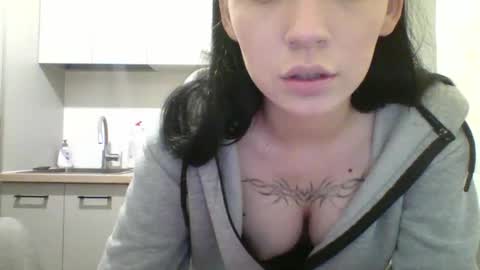 Snapshot of adelya_meow chatting on October 18, 7:36 pm adelya_meow online show from October 18, 7:36 pm