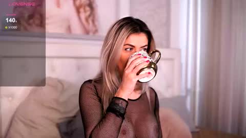 Snapshot of adelyn_chase chatting on November 2, 10:39 am Adelyn online show from November 2, 10:39 am