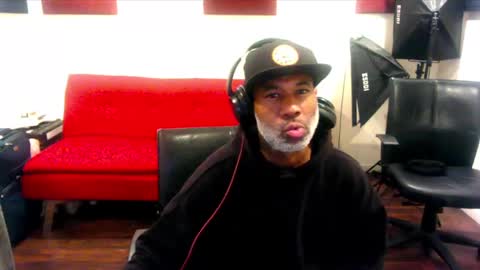 Snapshot of adick_ting chatting on December 18, 6:10 am adick_ting online show from December 18, 6:10 am