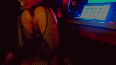 Snapshot of adicta37 chatting on October 31, 6:47 am adicta37 online show from October 31, 6:47 am