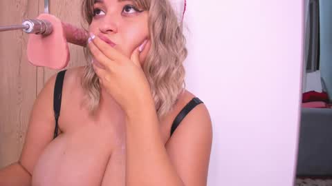  Adila  online show from December 20, 7:33 am