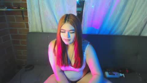 Snapshot of adisson2_ chatting on April 4, 2:10 am adisson2_ online show from April 4, 2:10 am