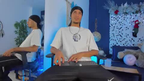 adonis_wb online show from December 3, 10:19 pm