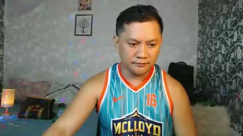 adorableasianboy online show from May 28, 12:35 pm