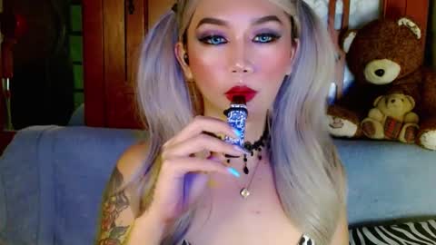 jasmine online show from December 18, 1:05 am