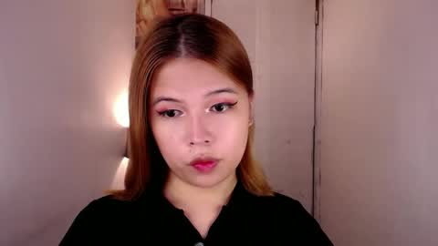 adorabletsforyouxx online show from October 27, 3:43 am