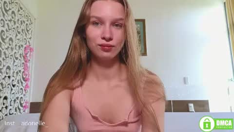 Snapshot of adorielle chatting on June 18, 5:41 am Lia online show from June 18, 5:41 am